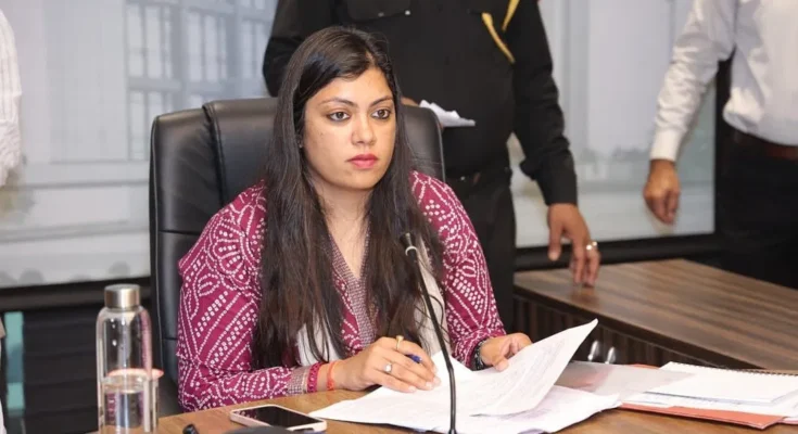 नोएडा को नई डीएम, मेधा रूपम मिलीं