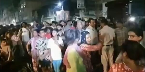 Delhi बच्ची से रेप मामले में पुलिस चौकी पर हंगामा