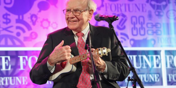 Warren Buffett investment lessons Berkshire Hathaway चेयरमैन पद से विदाई
