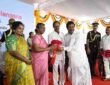 President Draupadi Murmu Vadodara आध्यात्मिक कार्यक्रम उद्घाटन करते हुए