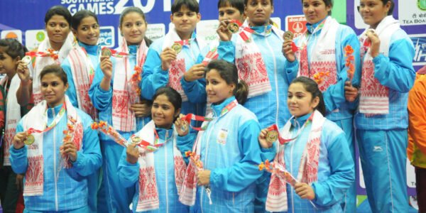 महिला कबड्डी टीम स्वर्ण पदक जीत के बाद जश्न मनाते हुए
