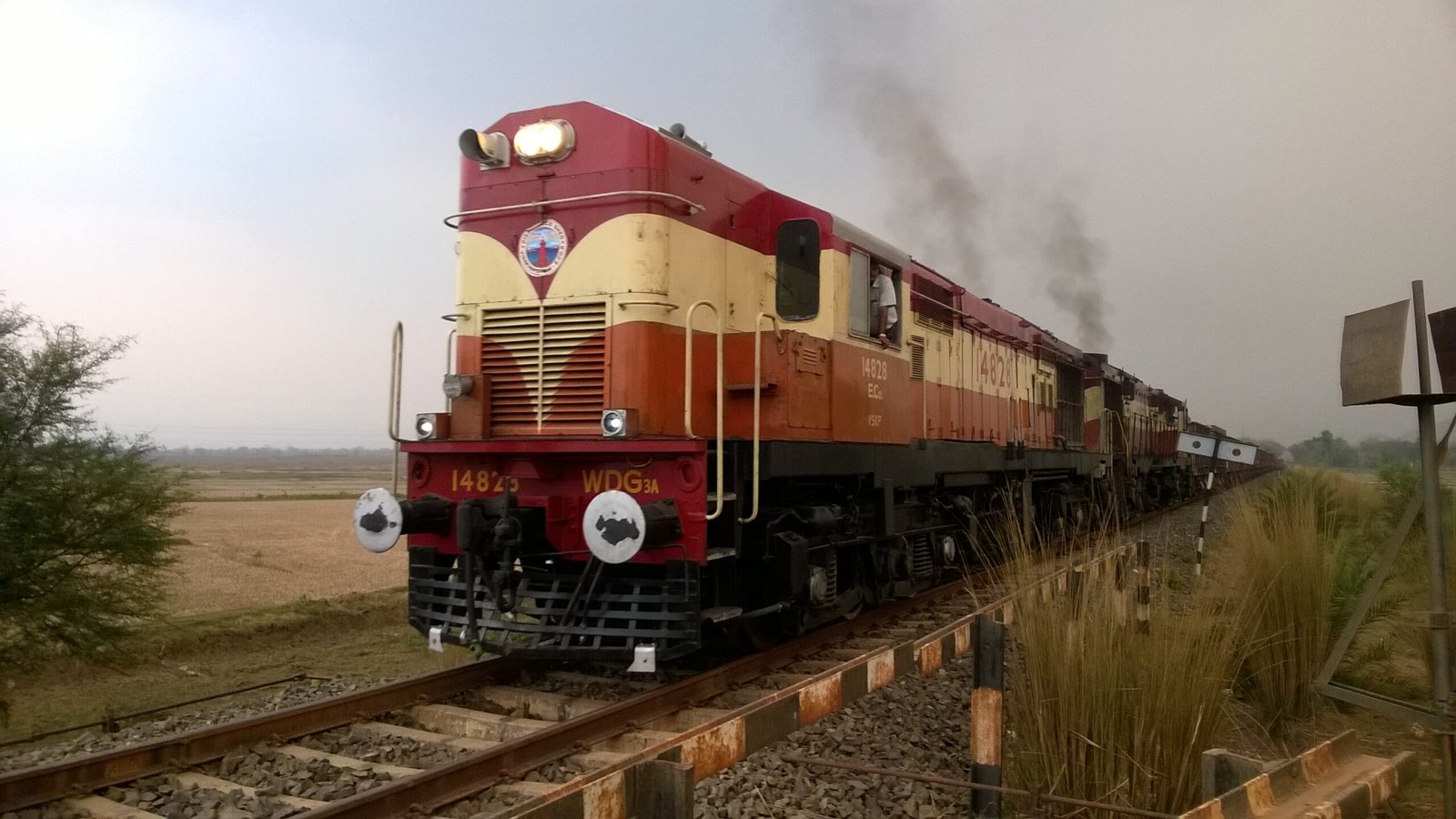 Kavach 4.0 सुरक्षा प्रणाली से लैस Varanasi मंडल का रेल मार्ग