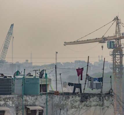 दिल्ली AQI सुधार के साथ शहर का धुंध रहित आसमान