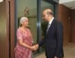 Nirmala Sitharaman Singapore यात्रा के दौरान निवेश सहयोग पर चर्चा करते हुए