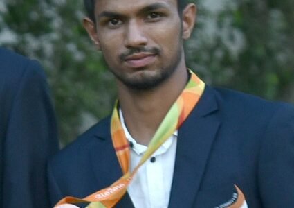 Varun Singh Bhati रजत पदक जीतने के बाद खुशी मनाते हुए