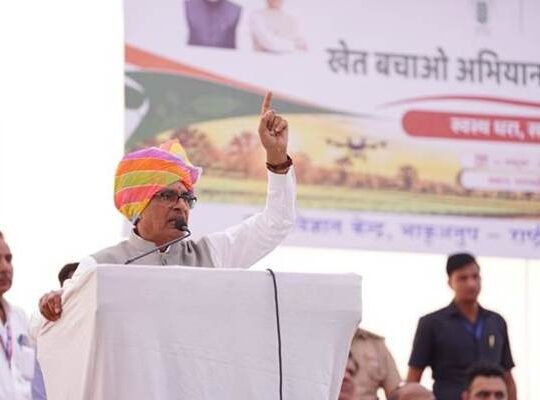 खेत बचाओ अभियान का शुभारंभ करते Shivraj Singh Chouhan