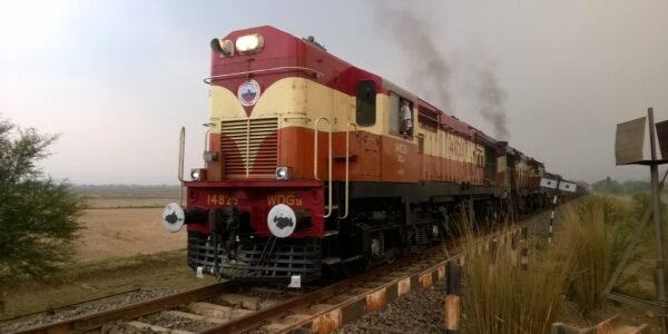 सतना देवेंद्रनगर रेलखंड उद्घाटन के लिए रेल ट्रैक का दृश्य